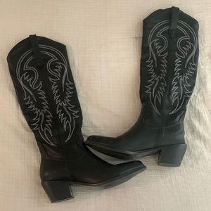 Knee-high Black Cowgirl Boots